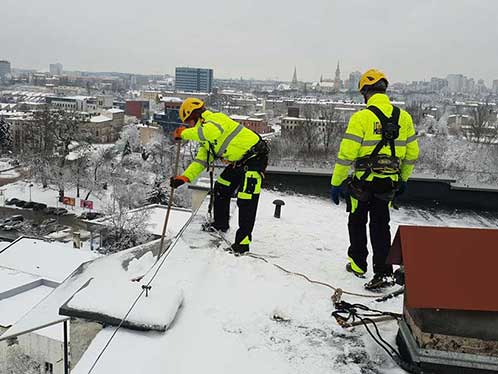 Odśnieżanie i usuwanie zagrożenia na wysokości Łódź